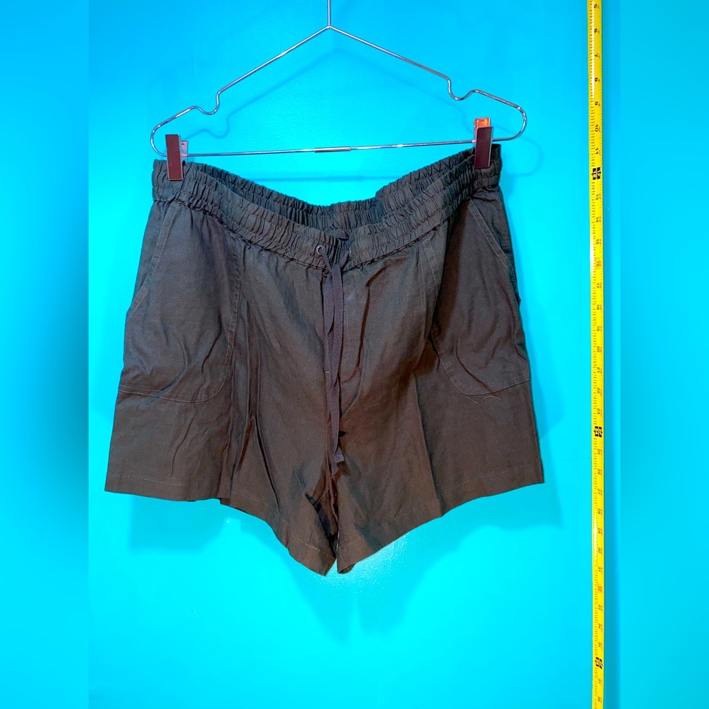 Loose-fitting olive green shorts - XL